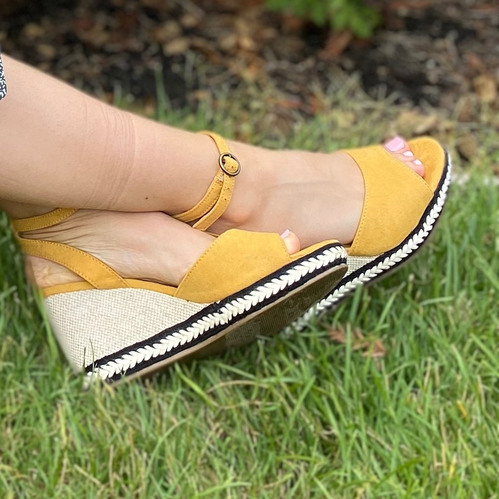 Yellow wedges